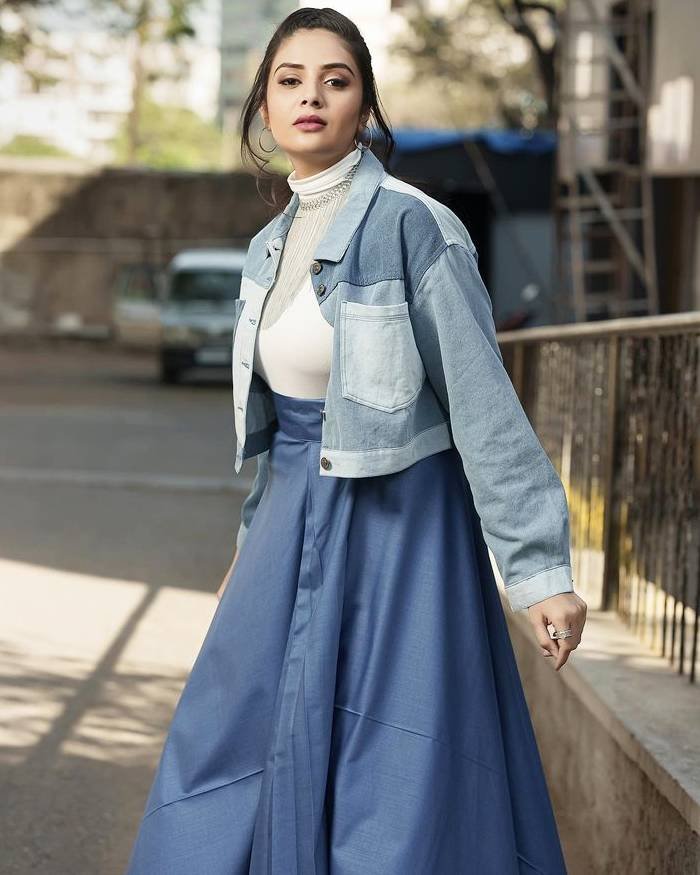 sreemukhi_ teluguvox_15